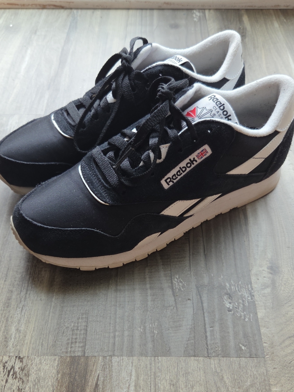 Reebok Womens Black & White Retro Sneakers
